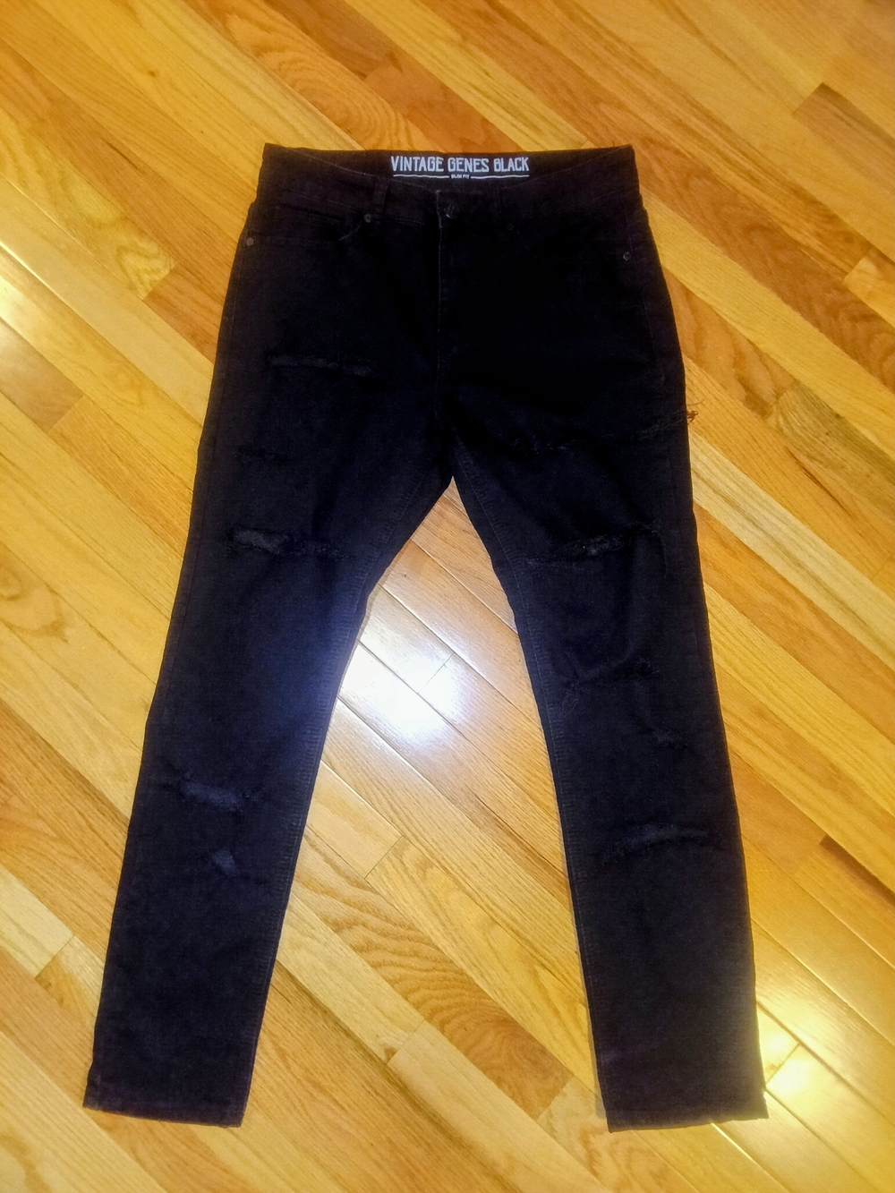 Vintage Genes Black Men's Slim Fit Jeans with Ripped Detail